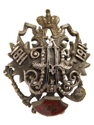 A BADGE OF THE 105TH ORENBURG INFANTRY REGIMENT. A Russian Emperia badge with a silver 