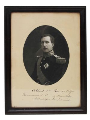 A VINTAGE PHOTO OF ALBERT I ROI DES BELGES. Signed in French under the photograph: "Albert 1er 