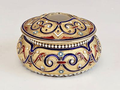 RUSSIAN GILT SILVER AND CLOISONNE ENAMEL PILL BOX. An early 20th-century Russian gilt silver 