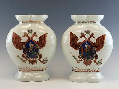 КИТАЙСКИЕ ЭКСПОРТНЫЕ РУССКИЕ ФАРФОРОВЫЕ ВАЗЫ 19 ВЕКА. Пара старинных китайских экспортных 