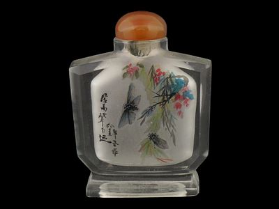 ANTIQUE CHINESE INSIDE-PAINTED GLASS SNUFF BOTTLE. An antique Chinese glass snuff bottle. Late 