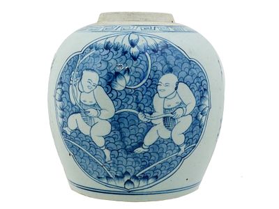 ANTIQUE CHINESE REPUBLIC BLUE AND WHITE CERAMIC JAR. An antique Chinese ceramic jar. Late Qing 