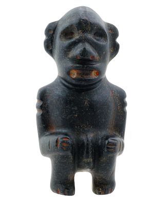 ANCIENT PRE COLUMBIAN HAND CARVED STONE FIGURINE. An ancient Pre-Columbian hand-carved stone 