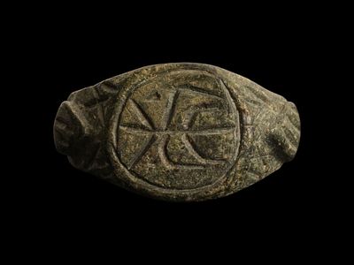ANCIENT ROMAN MENORAH BRONZE RING 200 TO 400 AD. A Late Roman period Judaica bronze signet ring. 