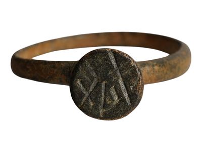 ДРЕВНЕЕ ИСЛАМСКОЕ ГРАВИРОВАННОЕ БРОНЗОВОЕ КОЛЬЦО, 600–800 ГГ. Н. Э. Древнее исламское бронзовое 