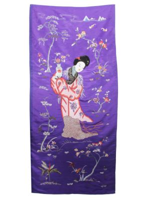 AN ANTIQUE CHINESE SILK COLORED EMBROIDERY. An antique Chinese silk colored embroidery depicting 