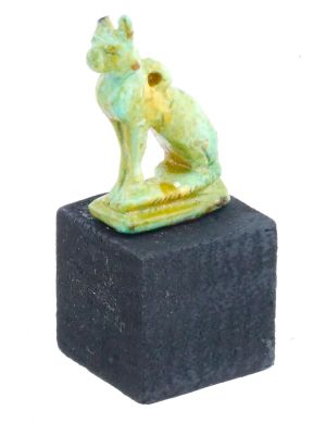 ANTIQUE GRAND TOUR EGYPTIAN CAT AMULET GODDESS BASTET. An antique Grand Tour Egyptian amulet of 