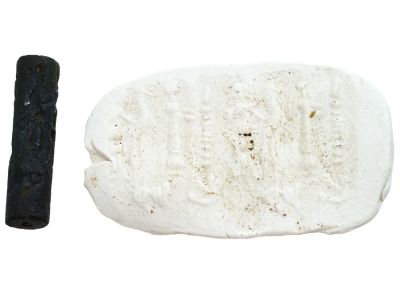 ANCIENT MESOPOTAMIAN HEMATITE CYLINDER SEAL BEAD. An ancient Mesopotamian hand-carved hematite 