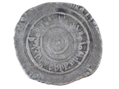 ANTIQUE FATIMID AZIZ BILLAH HALF DIRHAM SILVER COIN. A rare and scarce piece, an antique Fatimid 