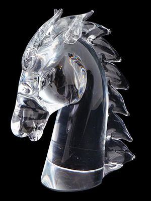 VTG FEDERAL STYLE ART GLASS HORSE HEAD SCULPTURE. A fine large vintage clear crystal art glass 