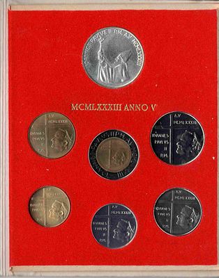Набор монет Ватикан. 1983 Монеты в наборе. Монета 100 лир серебро 835.
