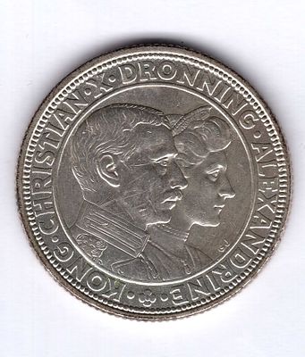 2 кроны Дания. 1923 
Монета в честь серебряной свадьбы Кристиана Х. Серебро