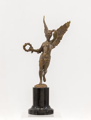 Богиня &laquo;Ника&raquo;. Германия, кон. XIX – нач. XX вв. 
Бронза, литье, чеканка; каменный постамент 