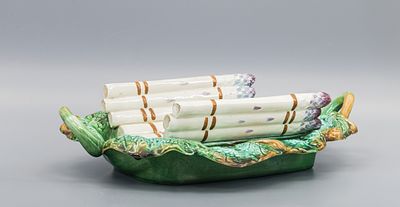 Большое блюдо для спаржи. Франция, фирма &laquo;Creil et Montereau&raquo; (?), кон. XIX в. 
Керамика 