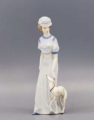 Скульптура &laquo;Дама с левреткой&raquo;. Богемия, &laquo;Royal Dux&raquo; (Роял Дукс), 1960-1978 гг. 
Бисквит 