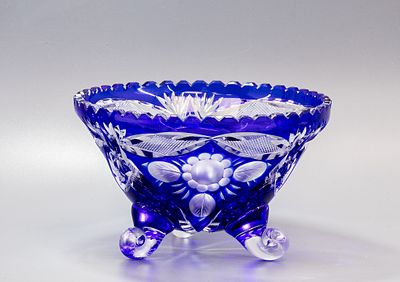 Конфетница синяя на ножках с изображением цветов. Западная Европа, Германия (?), сер. XX в. 