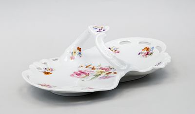 Сухарница с цветочной росписью. Россия, Фабрика Гарднера, 1870-1890-е гг. 
Фарфор, полихромная 