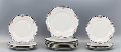 Набор тарелок: десертные (8 шт.), для второго (7 шт.). СССР, Дулевский фарфоровый завод 