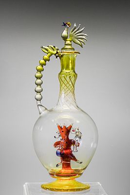 Графин &laquo;Допиться до чертиков&raquo;. СССР, последняя треть XX в. 
Цветное стекло, выдувание, люстр. 