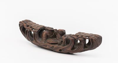 Подставка для благовоний &laquo;Курящий в лодке&raquo;. Китай, нач. XX в. 
Дерево, резьба, тонировка. 