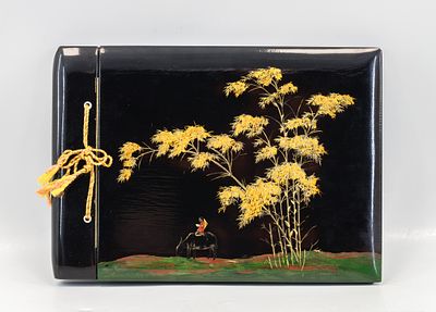 Фотоальбом с восточным пейзажем. Вьетнам, 2-я пол. XX в. 
Папье-маше, роспись, лак, золочение 