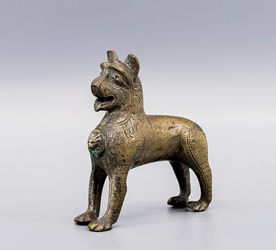 Скульптура-светильник &laquo;Лев&raquo; в форме акваманила. Южная Азия, Индия (?), XIX в. 
Бронза, литье 