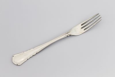 Вилочка десертная. Германия, фирма &laquo;Posen Lazarus Witwe&raquo;, кон. XIX – нач. XX вв. 
Серебро 800&deg; 