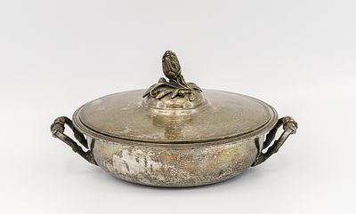 Террин (супница) с фигурным навершием и съемным отсеком. Россия, Санкт-Петербург, фабрика 