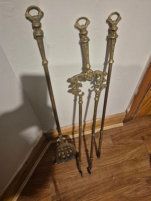 Antique Ornate Solid Brass Fireplace Companion Tool Set - 3 Piece
Lot Description. ✨ Antique 