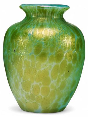 Ваза в стиле модерн иридисцентное стело Франция нач. ХХ в. Н-11,2 см. Францияначало ХХ 