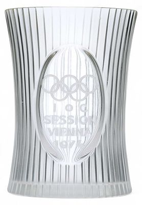 Бокал &laquo;Сессия Международного олимпийского комитета 1974 г.&raquo;. Австрия1974стекло, литье, резьба 