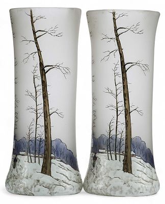 Парные вазы &laquo;Зимняя дорожка&raquo;. Начало XX векаматовое стекло, роспись22,8 см х смПарные вазы из 