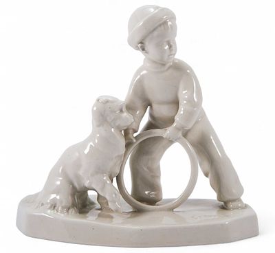 Скульптура &laquo;Мальчик, играющий с обручем и собакой&raquo;. Андраш Синько (1901-1965)Печ 