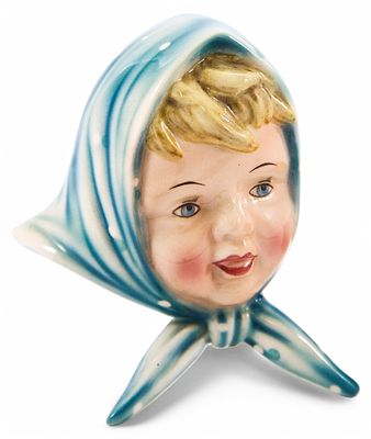Панно Голова девочки в платке фаянс, Thomasch Австрия 1950-60е гг. Н-11,5 см. Ausf&uuml;hrung 