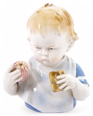 Скульптура Девочка с яблоками фарфор, ГДР 1972-76 гг. Н-15,5 см. ГДР1972-76 ггфарфор, литьё15,5 