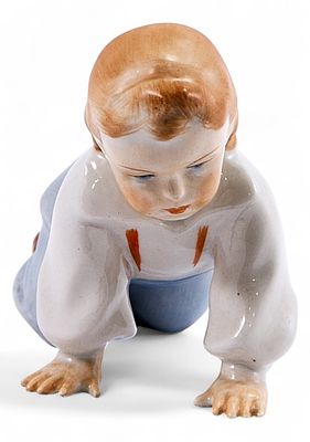 Скульптура Ползущий ребенок фарфор, Акуинкум (Aquincum) Венгрия сер. ХХ в. Н-9,8 см. Акуинкум 