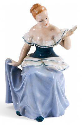 Скульптура Дама с зеркалом фарфор, Royal Dux Чехословакия 1918-93 гг. Н-15 см. Чехословакия1918- 