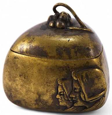 Шкатулка в виде лежащего нераспустившегося цветка. ЕвропаНачало XX векабронза, литье 