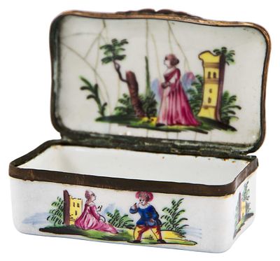 Шкатулка-табакерка Влюбленные в парке фарфор, Европа втор. пол. XVIII в. 3,5x9,2 см. Европавтора 