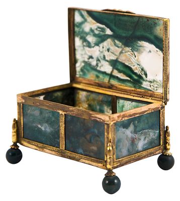 Шкатулка из агата и бронзы. Уралконец XIX — начало XX ввагат, бронза шлифовка, полировка4,5 см х 