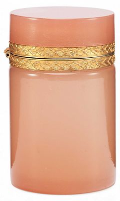 Шкатулка из опалового стекла. ЕвропаНачало XX векаопаловое стекло, бронза, литье9,8 см х 