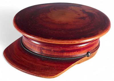 Табакерка "Картуз", Российская Империя, 1910-е гг. РоссияНачало XX векакарельская береза, резьба 