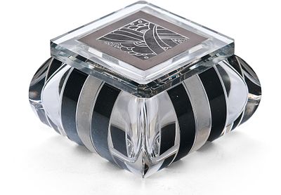 Туалетная коробочка в стиле арт деко стекло, Богемия 1920-е гг. 7x7х4 см. БогемияНачало XX 