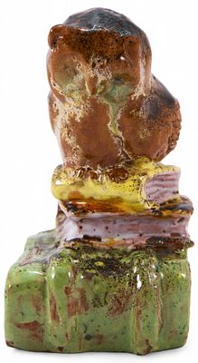 Скульптура &laquo;Филин, сидящий на книгах&raquo; фабрика Ф. Голдшейдера. Европапервая половина XX 