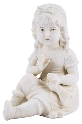 Скульптура &laquo;Девочка, вяжущая носок&raquo;. Европаконец XIX— началоXX ввбисквит, литье, тонировка14 см 