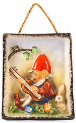 Панно &laquo;Гномик&raquo;. Компания &laquo;Гебель&raquo;Goebel, Германия1876-1930 ггфарфор, литье, роспись11 см х 9 