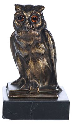 Скульптура &laquo;Сова&raquo; Европа. ЕвропаНачало XX векаметалл, литье, серебрение; стекло, мрамор7,2 см х 