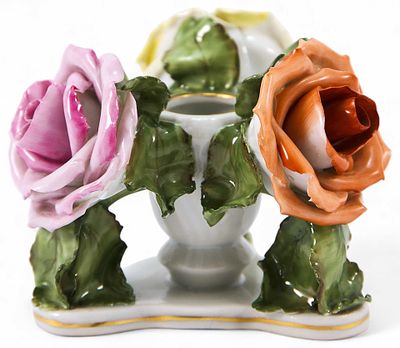 Подсвечник с розами. Херенд, Венгрия1950-ггфарфор; роспись, лепка, золочение8 см х 11,5 