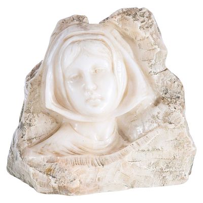 Скульптура "Девушка в платке". Конец XIX векаалебастр, резьба; мрамор14,5 см х смРельефный 