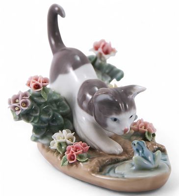 Скульптура Котенок и лягушка фарфор, Lladro Factory Испания втор. пол. ХХ в. Н-9 см. Испанияпосл 